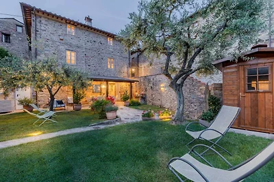 Tradizionale casa colonica in pietra, 8...