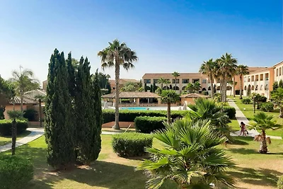 Spacious Family Stay Near the Beach