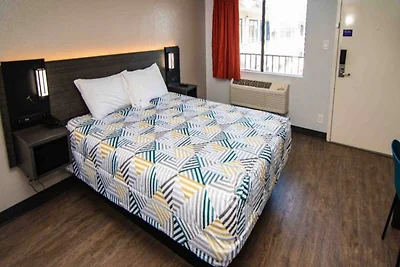 Motel 6 Ft. Pierce, FL | 1 Queensize-Bett