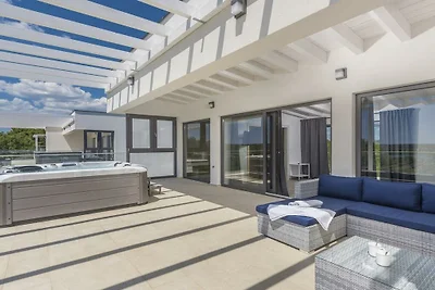 Villa in Premantura mit Schwimmbecken