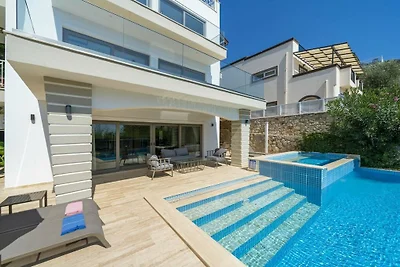 Villa in Kalkan mit Schwimmbecken