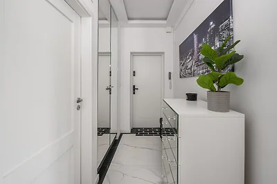 Flat with Quiet Courtyard