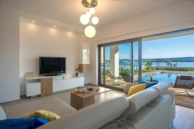 Lussuosa villa con piscina a Turanj