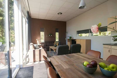 Moderner Bungalow mit Parkplatz