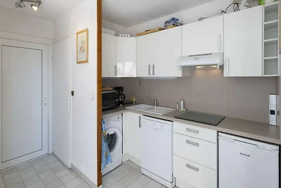 Tranquil apartment in Agde near beach