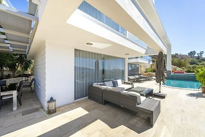 Villa a Kalkan con piscina