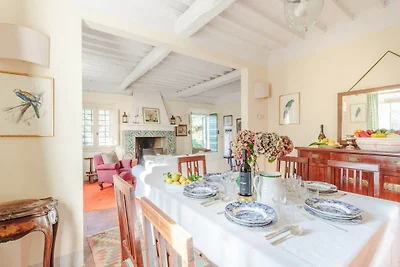 Villa tra i boschi a Camaiore
