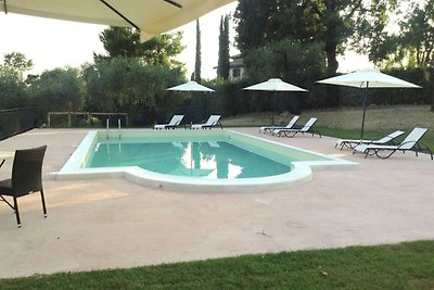 Ruhiges Ferienhaus in Selci mit Swimmingpool