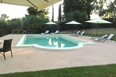 Tranquilla casa vacanze a Selci con piscina