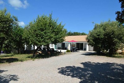 Ferienhaus mit großem Garten und Swimmingpool