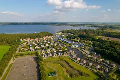 Huis met wasmachine, bij het Zuidlaardermeer