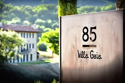 Villa in Monastero Bormida met balkon
