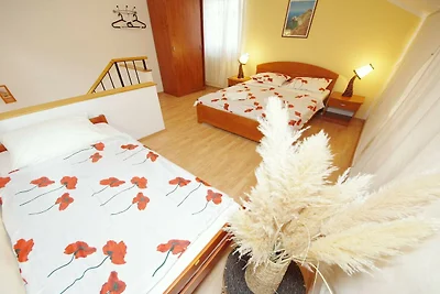 Studio Apartment with Balcony and Sea View...