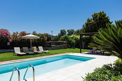 Villa in Adelianos Kampos