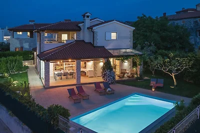 Villa in Novigrad mit Pool am Strand