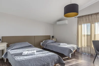 Villa in Kaštelir met zwembad