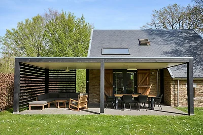 Bella villa con veranda a 4 km da Maastricht
