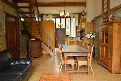 Landhaus auf einem Bauernhof mit Teich in...