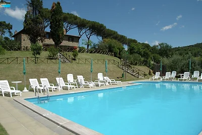 Agriturismo con terrazza privata e piscina