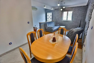 Apartment Lenka mit Garten