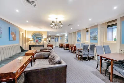 The Landmark Hotel & Leisure Club DLX...