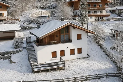 Freistehende Hütte im Wald im Pinzgau