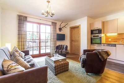 Ferienhaus mit verschneitem Blick