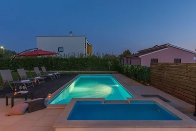 Villa in Dracevac mit Schwimmbecken