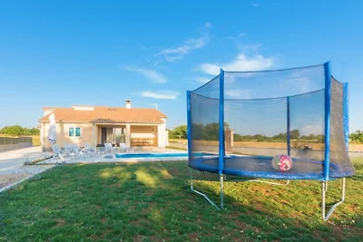 Ferienhaus in Žminj mit Schwimmbecken