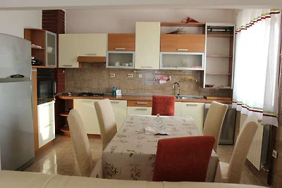Apartments Sweet Life - Three-Bedroom Apartme...