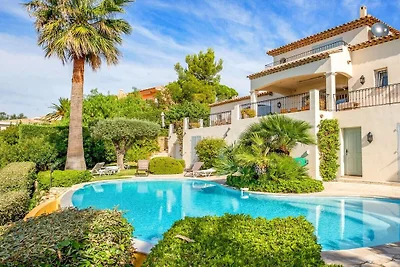Villa in Les Issambres mit Schwimmbecken