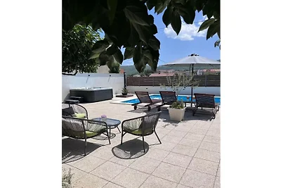 Stella mit Pool & beheizter Jaccuzzi