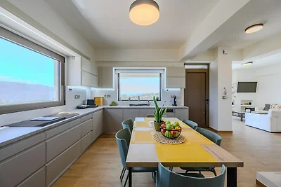 Villa in Sternes mit Pool und Bergblick