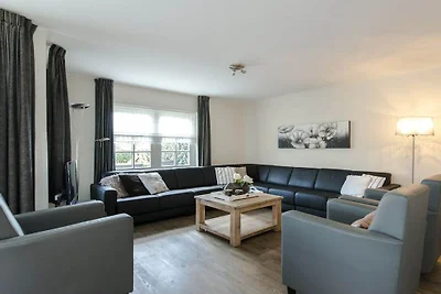 Ferienhaus in Nes mit Schwimmbecken