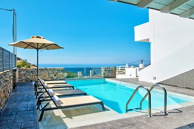 Villa a Sellia con piscina e vista mare