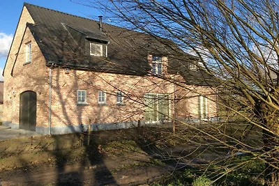 Prachtig huis met tuin niet ver van stad...