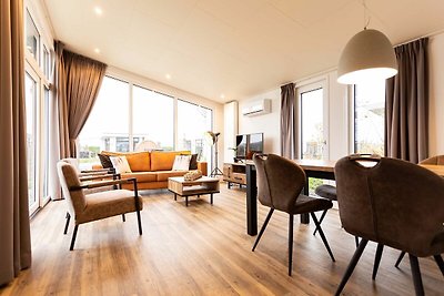 Modernes Chalet mit Außensauna und Spa in ein...