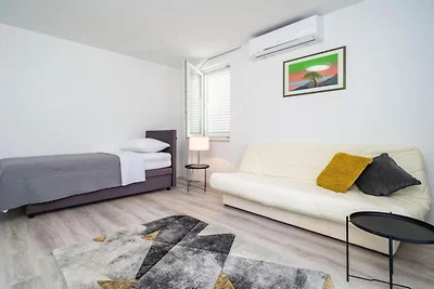 Apartment Petra & Iva - One Bedroom Apartment...