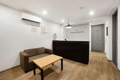 Super Townhouse 158 nabij Netaji Subhash Marg