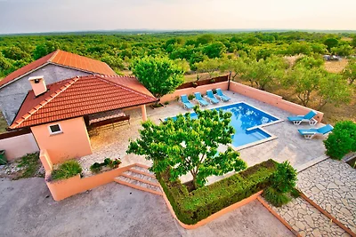 Ferienhaus mit Pool in Visocane