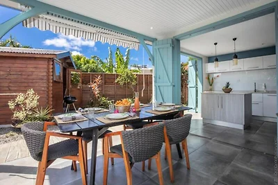 Villa in Gros Raisin in der Nähe eines atembe...