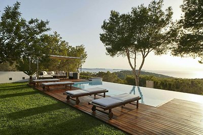 Villa di lusso con vista mare e tramonto