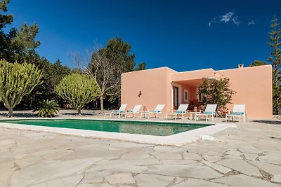Schöne Villa in Sant Carles mit Pool