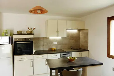 Wohnung in Malaucטne mit Garten