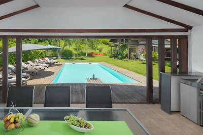Villa in Cerovlje met zwembad
