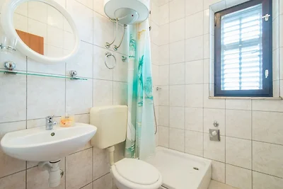 Apartments Neva- Two Bedroom Apartment with B...