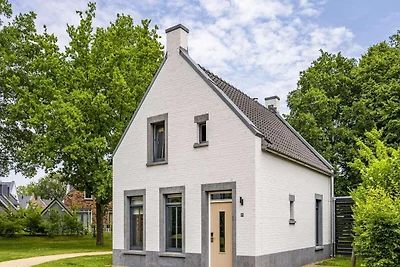 Bella villa con veranda a 4 km da Maastricht
