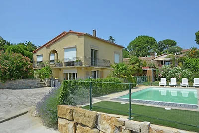 Schöne Villa mit Pool und Jacuzzi in...