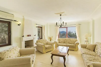 Villa in Kalkan mit Schwimmbecken