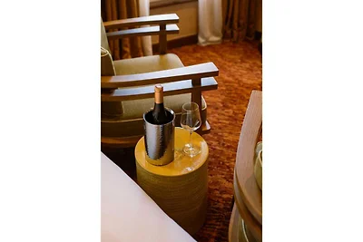 Vertraulicher Raum 4, nur einen Steinwurf vom...